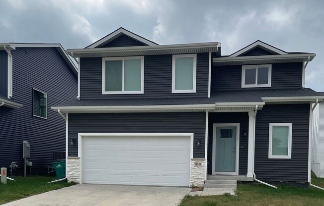 FREE RENT SPECIAL! 3 bedroom 2.5 bath Single Family Home