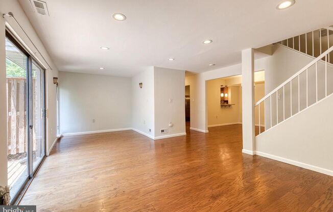 Welcome to Cross Fox Lane, a 3bd 2.5bth home in the lovely and sought after Wilde Lake community in Columbia!