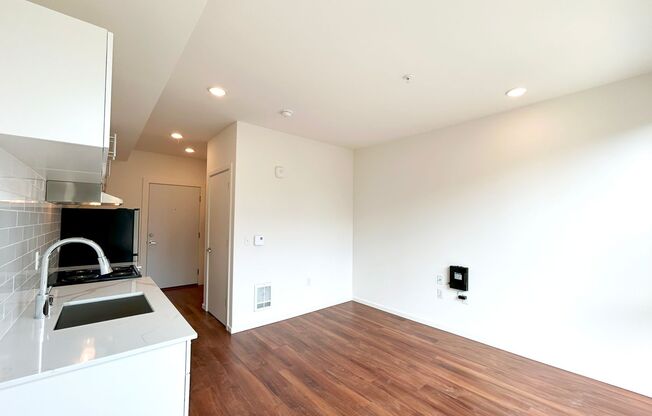 Studio, 1 bath, 240 sqft, $1,475, Unit 504