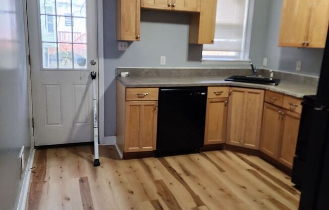 1 bd/den/1ba Rowhome