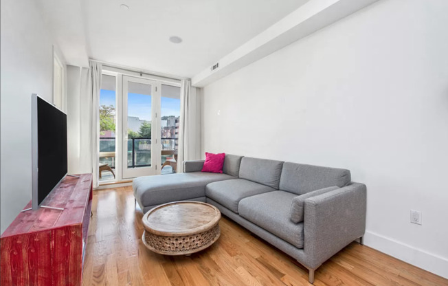 1059 Manhattan Avenue