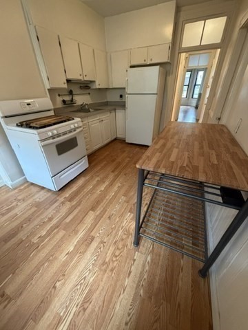 2 beds, 1 bath, 700 sqft, $3,150, Unit 2
