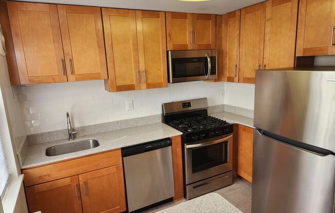 2 beds, 1 bath, 897 sqft, $2,335, Unit G-01