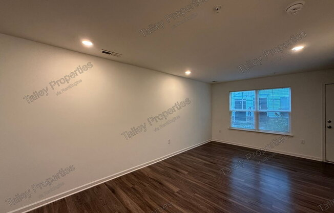 2 beds, 1.5 baths, 960 sqft, $1,299, Unit T