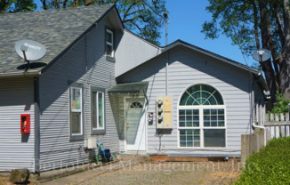 Berg- TriPlex on Lee St SE #10095