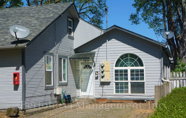 Berg- TriPlex on Lee St SE #10095