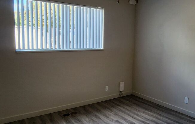 2 beds, 1 bath, 800 sqft, $1,295, Unit #40