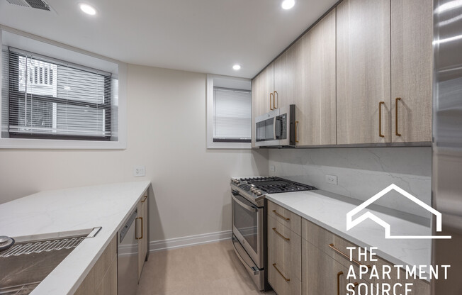 715 W ALDINE
