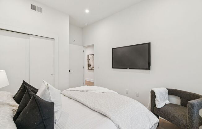 2 beds, 2 baths, 1,000 sqft, $2,773, Unit 105