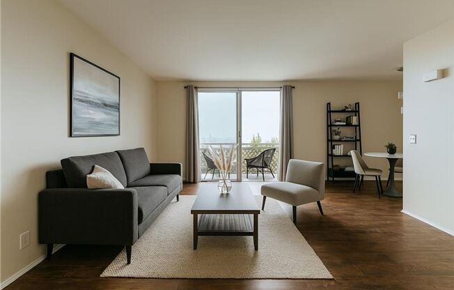 Luxury Living at 1377 S Beverly Blvd, Los Angeles, CA 90024