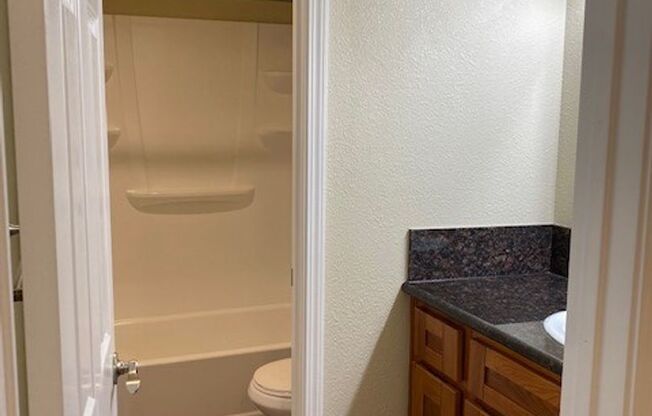 2 beds, 1 bath, 825 sqft, $1,820, Unit 250
