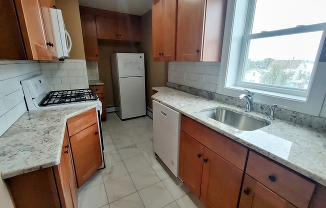 2 beds, 1 bath, $2,100, Unit 2