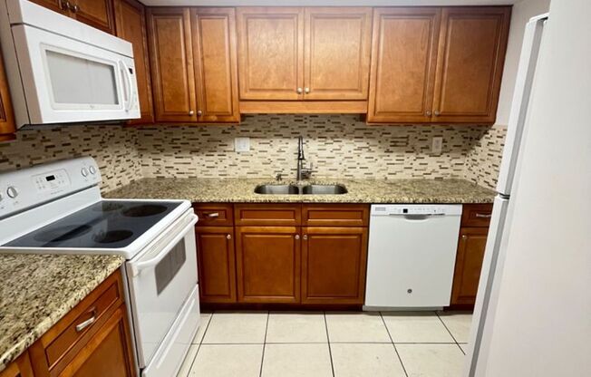 Nice 1/1 apartment  - move in now no rent till January
