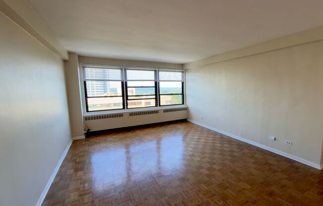 1 bed, 1 bath, 700 sqft, $1,765, Unit 418-1411