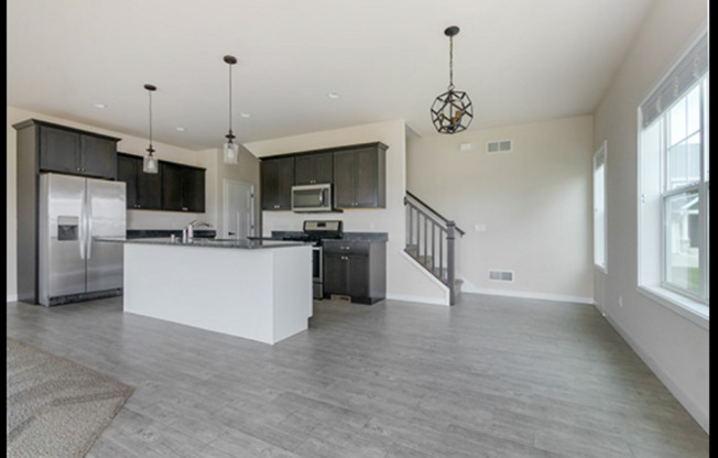 Beautiful 3 bed condo AVAILABLE NOW