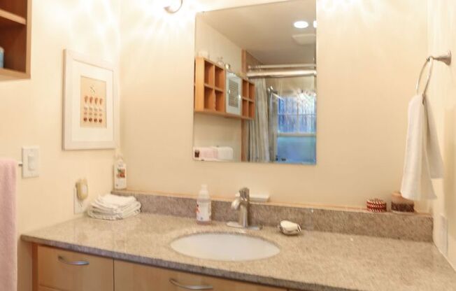 1 bed, 1 bath, $3,650, Unit B