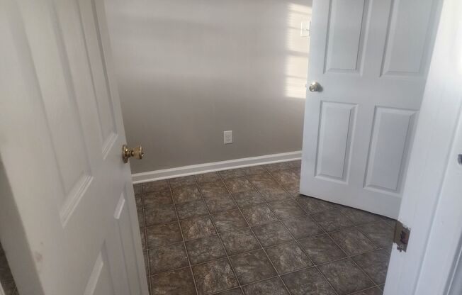 2 beds, 1 bath, $1,300