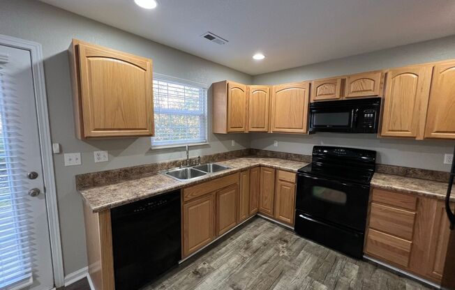 3 beds, 2.5 baths, 1,165 sqft, $1,895, Unit 831