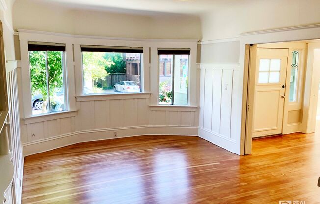 Spacious 4 Bedroom / 1.5 Bath near UC Campus