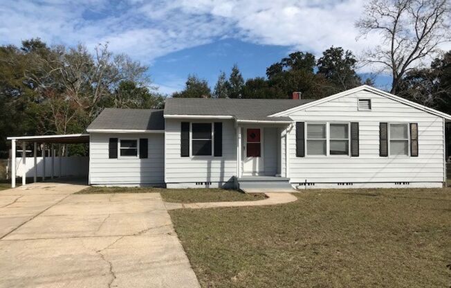 16 Mandalay Dr Pensacola, FL 32507. MOVE IN SPECIAL: HALF OFF first full month of rent!!!