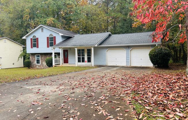 Newly renovated 4 bedroom, 3 bathroom home in Lithonia! Must See