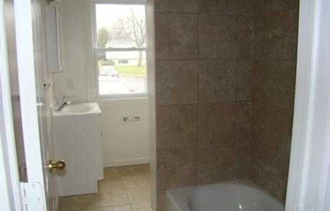 1 bed, 1 bath, $1,400, Unit G2