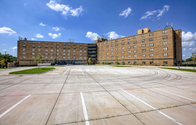 Studio, 1 bath, 329 sqft, $695, Unit 433