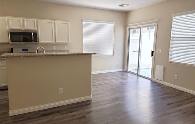 NICE 3-BED, 2.5-BATH IN THE SOUTHWEST!