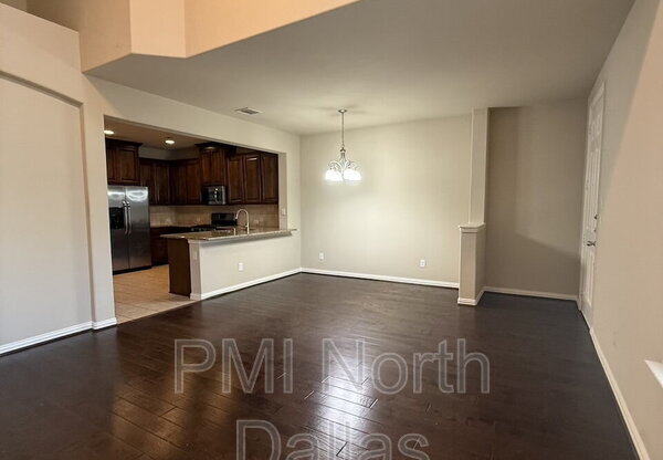 528 S GREENVILLE AVE
