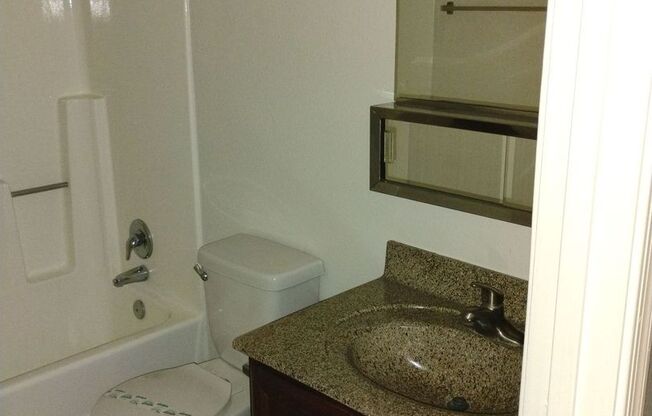 2 beds, 2 baths, 984 sqft, $1,650, Unit 140