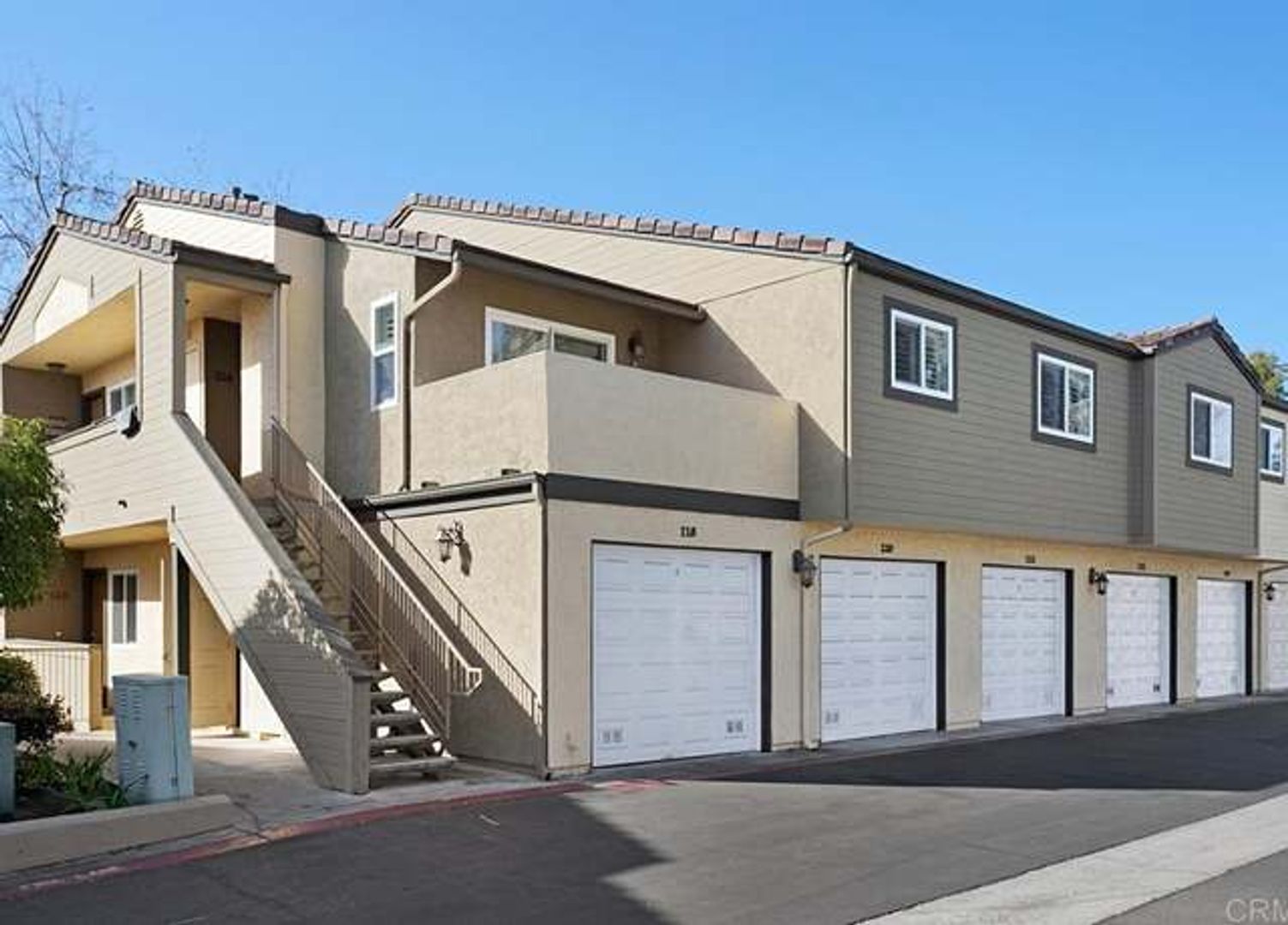 Gorgeous 1 Bedroom w/ 1 Car Garage & 1 Additional Spot in Gated, Secured Complex