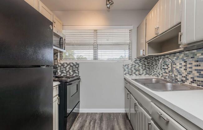 1 bed, 1 bath, 605 sqft, $899