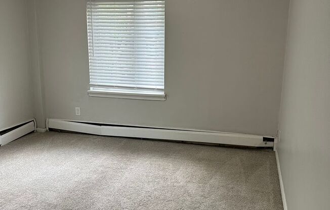 2 beds, 1 bath, 840 sqft, $1,495, Unit 201 (R)