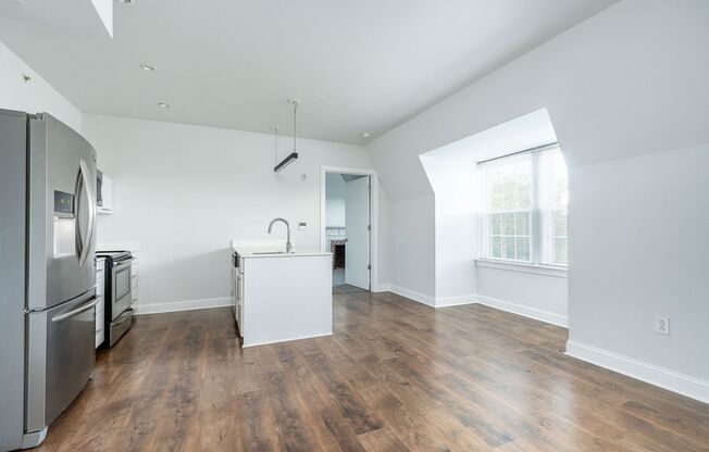 2 beds, 2 baths, 975 sqft, $2,316, Unit PH-03