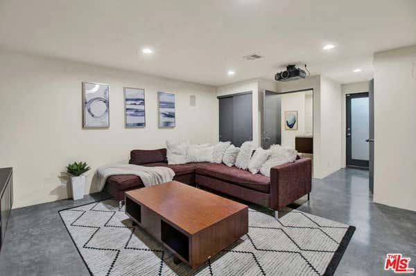 9892 BEVERLY GROVE DR