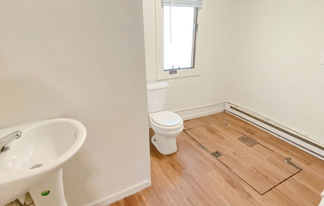 Studio, 1 bath, 300 sqft, $695, Unit Unit 2