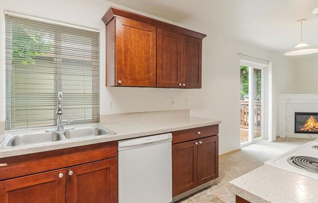 3 beds, 2 baths, 1,018 sqft, $1,995, Unit 10