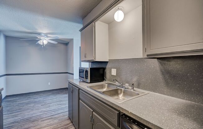 2 beds, 1.5 baths, 925 sqft, $925, Unit O4