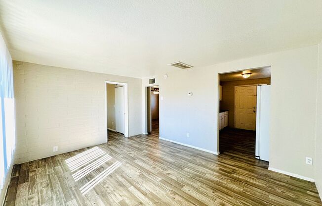 2 beds, 1 bath, 800 sqft, $850, Unit Laguna114-38