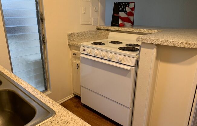 111 Tustin Plaza Apartments