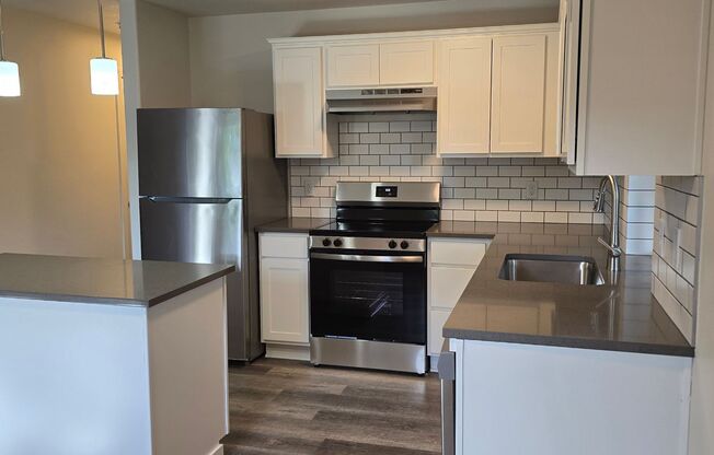 3 beds, 2 baths, 1,075 sqft, $2,050, Unit 213