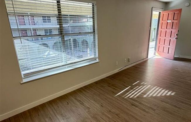 2 beds, 2 baths, 900 sqft, $1,550, Unit LAW11-204