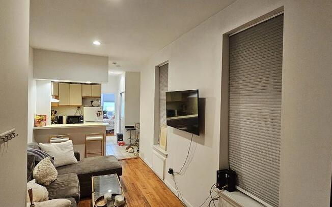 417 3 AVE