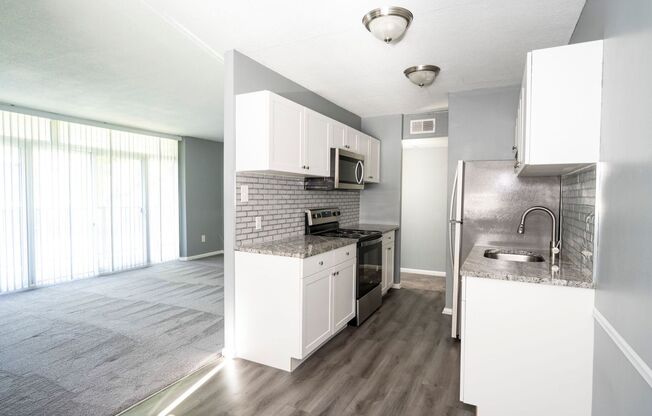 2 beds, 1 bath, 955 sqft, $1,900, Unit 101-F6