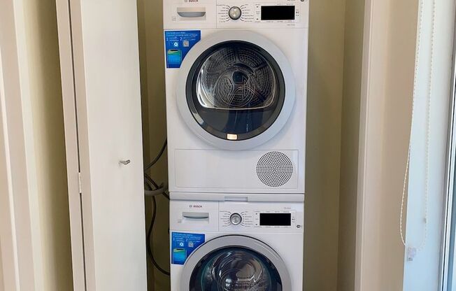 1 bed, 1 bath, 590 sqft, $2,165, Unit 208