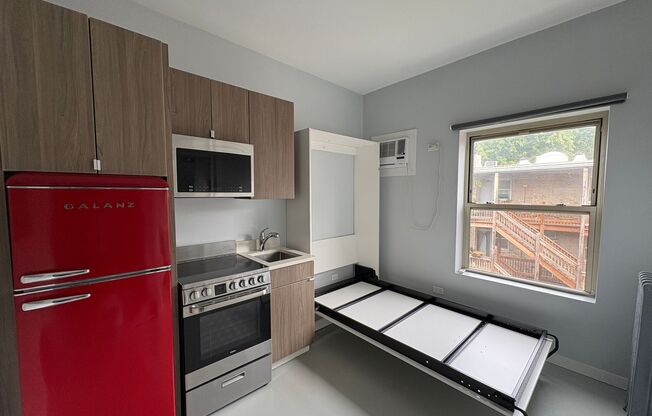 Studio, 1 bath, $1,050, Unit 110