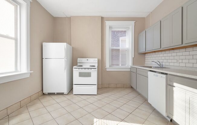 1 bed, 1 bath, $850, Unit 6834 2F-39