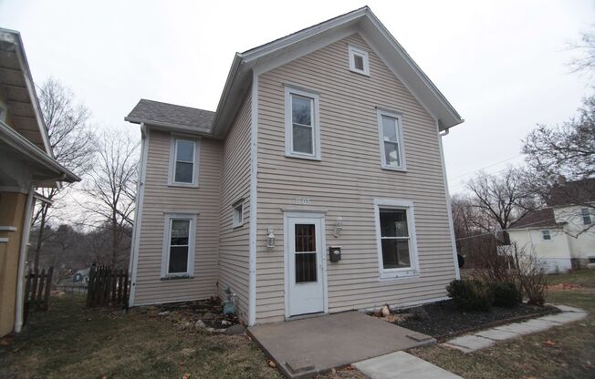 4 bedroom home in the East Village of Davenport available now!