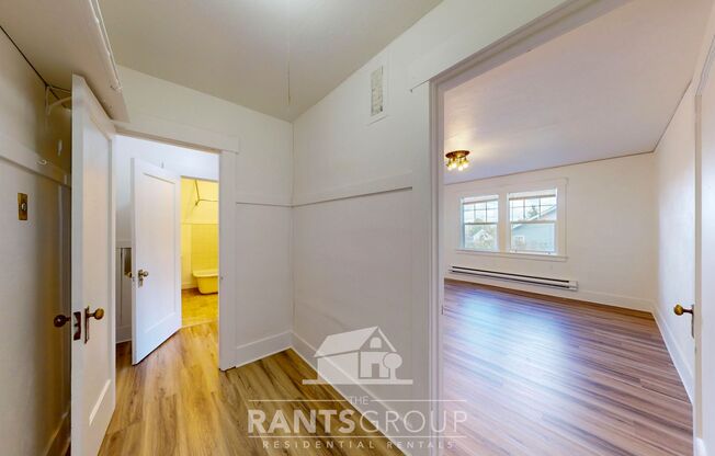 Studio, 1 bath, 399 sqft, $950, Unit 208