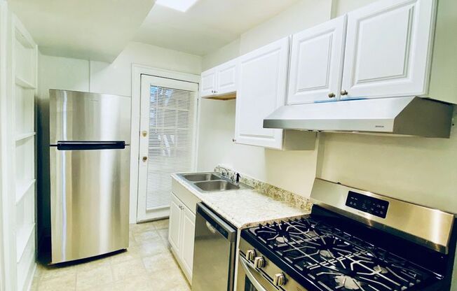 1 bed, 1 bath, 767 sqft, $1,795, Unit 950-12